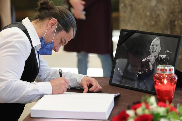 Zagreb: Održana je komemoracija u čast iznenada preminulom Akiju Rahimovskom