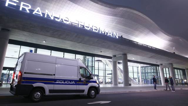 Zagreb: Policija ispred zračne luke čeka avion u kojemu je Ivica Todorić