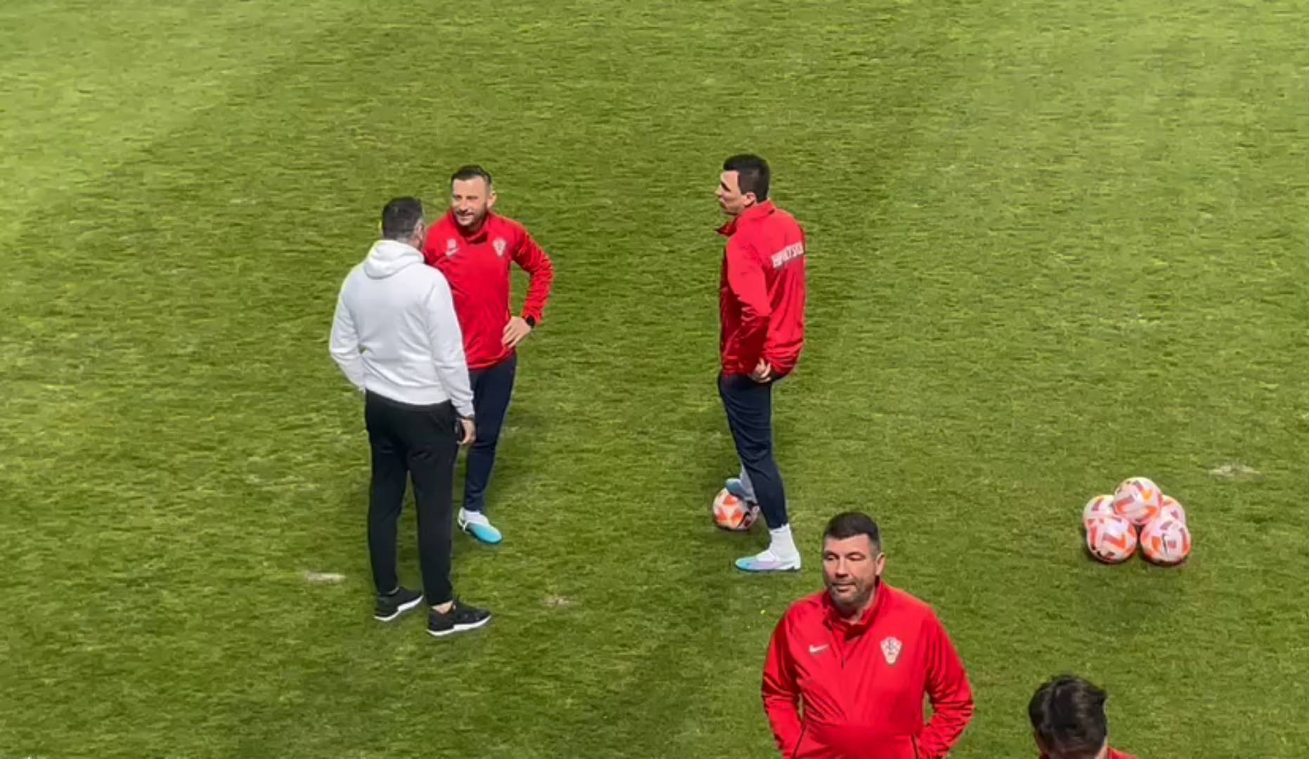 VIDEO Sedam igrača propustilo je prvi trening reprezentacije u Dugopolju. Sve snimali dronom