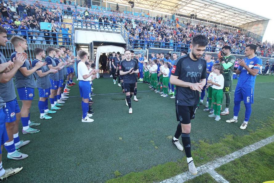 Koprivnica: Zagrijavanje igrača uoči početka utakmice NK Slaven Belupo - GNK Dinamo