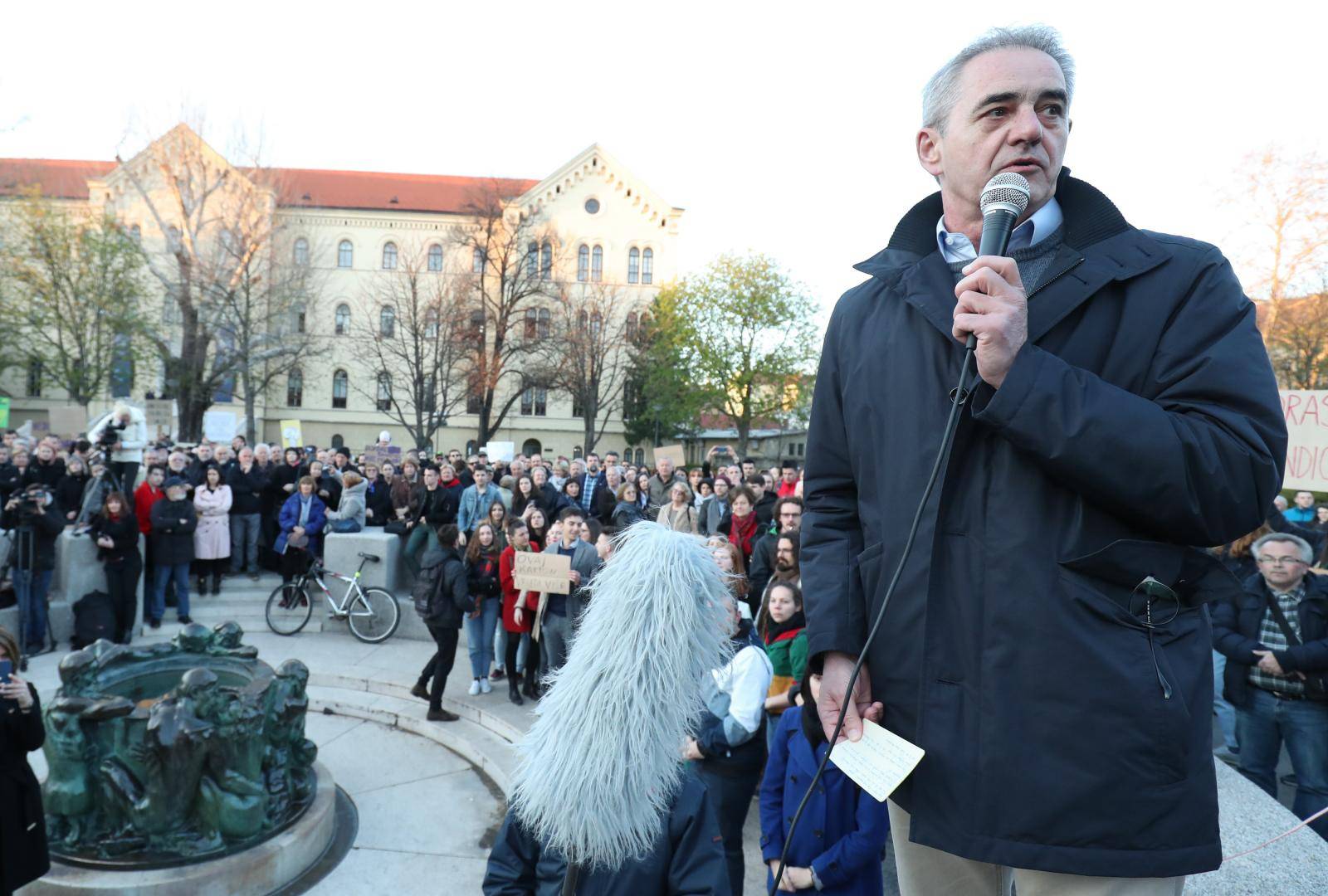 Zagreb: Organiziran prosvjed protiv dodjele poÄasnog doktorata Milanu BandiÄu