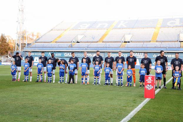 Igrači Dinama i Rijeke s djecom na terenu u sklopu humanitarne akcije "Daruj otkucaj života"