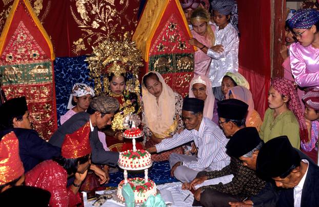 Indonesia Sumatra Minangkabau wedding marriage marry wed feast party