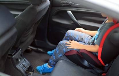 Stručnjaci upozoravaju: Kupujte u specijaliziranim trgovinama autosjedalice za svoju djecu!