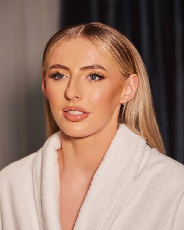 FOTO Prvakinja Europe skinula dres i ušla u povijest. Na prvi je spoj išla u salon namještaja