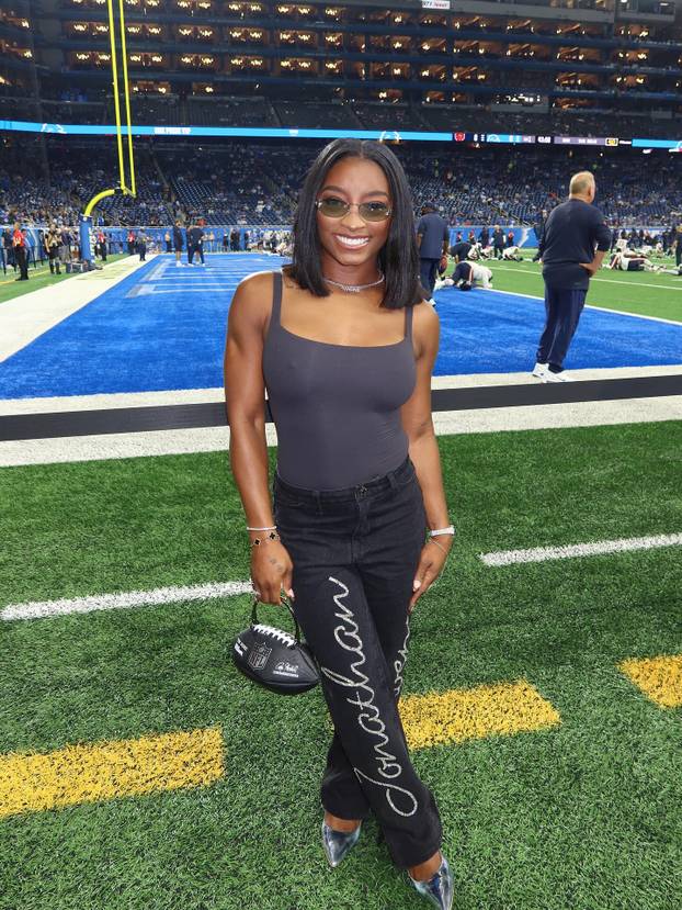 FOTO Simone Biles: Pogledajte mi grudi prije i poslije operacije