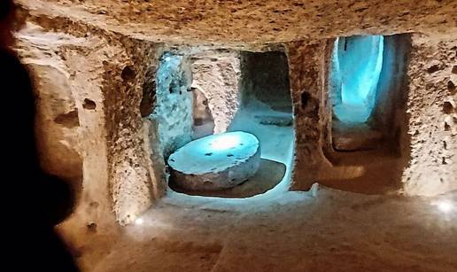 Derinkuyu je najve&cacute;i podzemni grad svijeta, dubok 85 metara, a u njega stane 20.000 ljudi