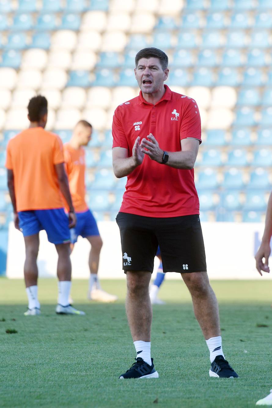 Stevan Gerrard trener Al Ettifaqa na zagrijavanju uoči prijateljske utakmice sa NK Varaždin 