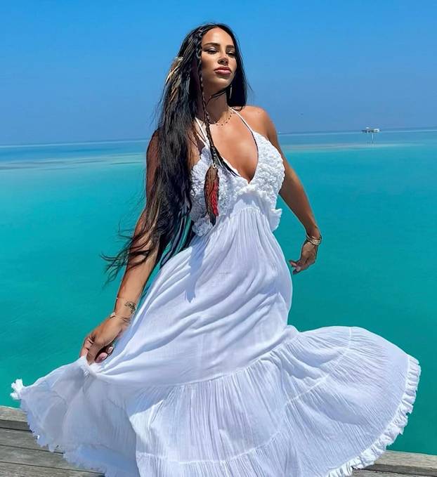 FOTO Zanosna crnka osvojila je splitsku publiku. Svi su gledali u njezinu žutu haljinu i trbušnjake