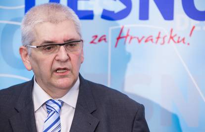 Anto Đapić na saboru HDZ-a: Mi moramo biti protiv one čvrste pesnice na crvenoj krvavoj boji