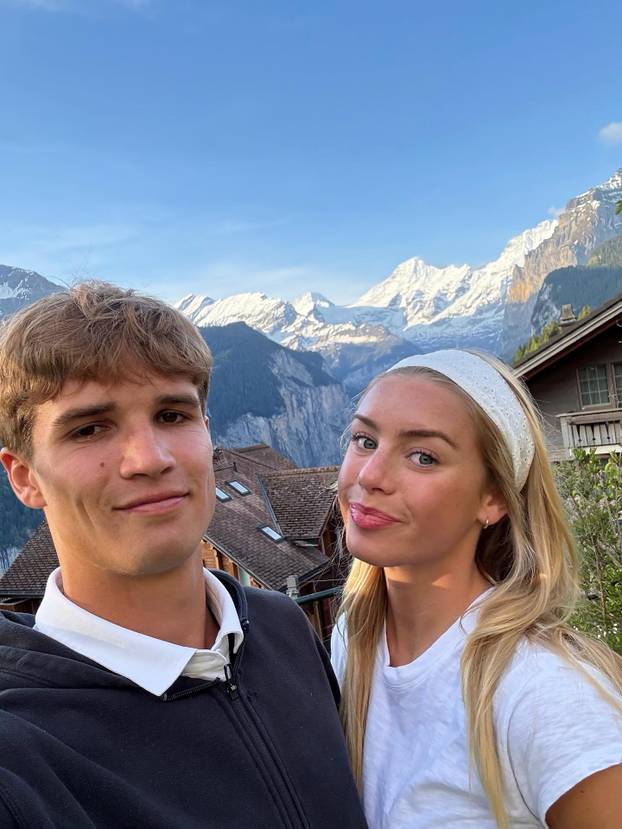 FOTO Hajdukovac kleknuo pred Amerikanku, sad napušta klub. 'Ti si odgovor na moje molitve'