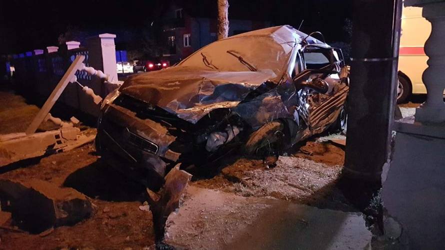 'Samo Bog ga je čuvao': Zabio se u betonsku ogradu i preživio