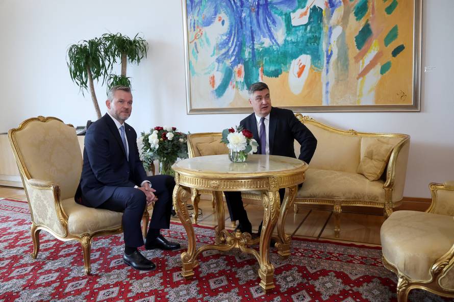 Zagreb: Svečani doček za predsjednika Slovačke u Uredu predsjednika RH