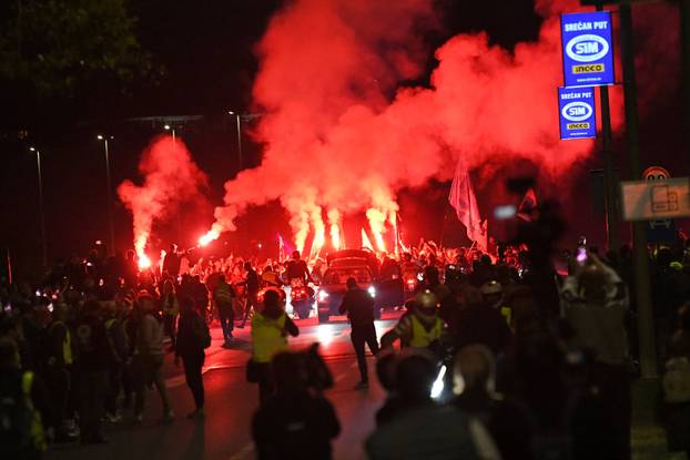 Veliki broj građana u Novom Sadu, dočekuje studente