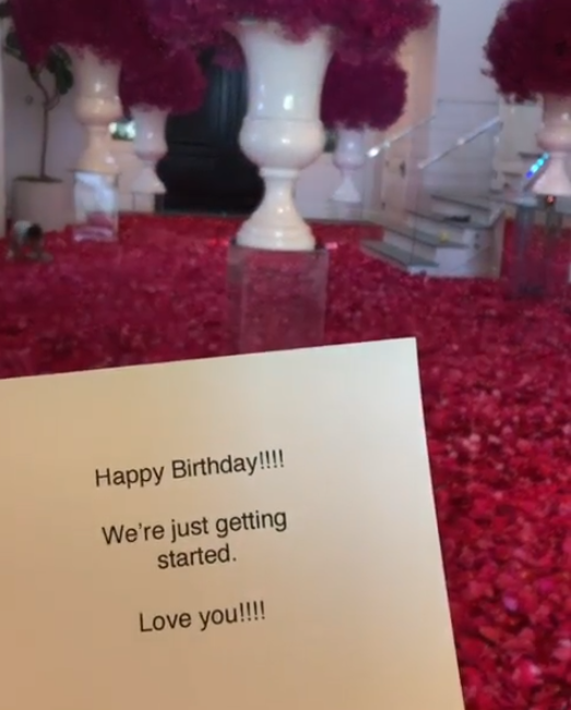 Luksuzna zabava: Kylie dobila kuću punu ruža, slavi na jahti