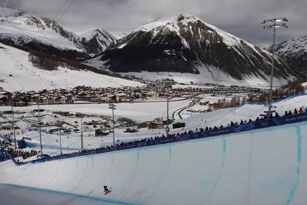 FOTO Užas na Zimskim igrama! Kineska snowboarderica pala na glavu. Nije se mogla micati