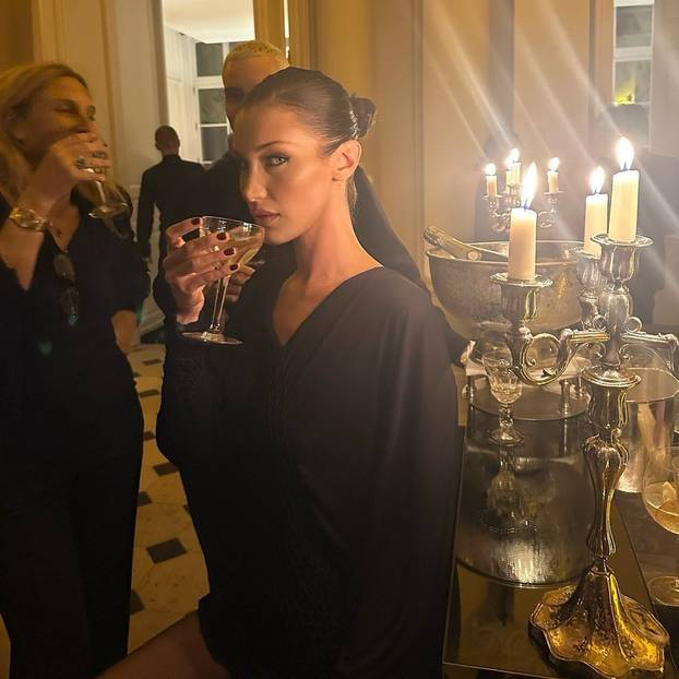 FOTO Pokazala je sve u 'golim haljinama',  s 14 godina išla pod nož: Ovako se mijenjala Bella