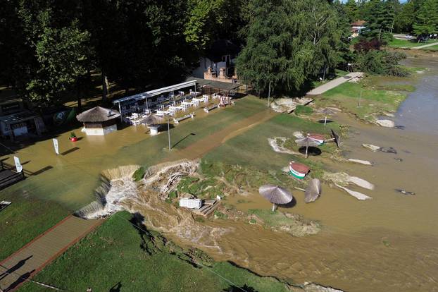 Fotografije iz zraka uništenog jezera Šoderica uslijed poplava