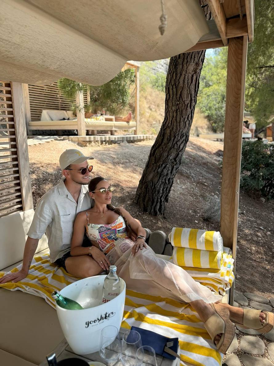 Rakitić i Raquel proslavili 13. godišnjicu braka u gradu ljubavi