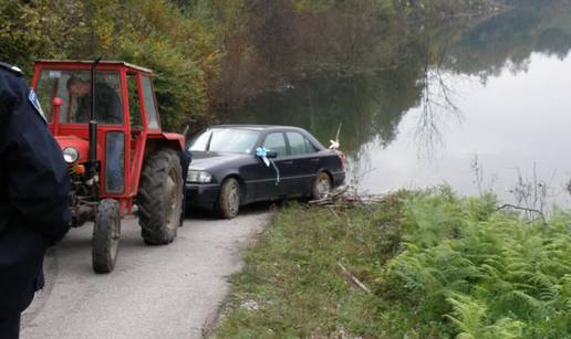 Majka i sin vozili se sa svadbe, sletjeli u jezero te se utopili