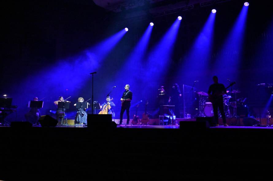 Kaliopi na koncertu u Lisinskom imala dva posebna gosta, a publika ju vraćala 2 puta na bis