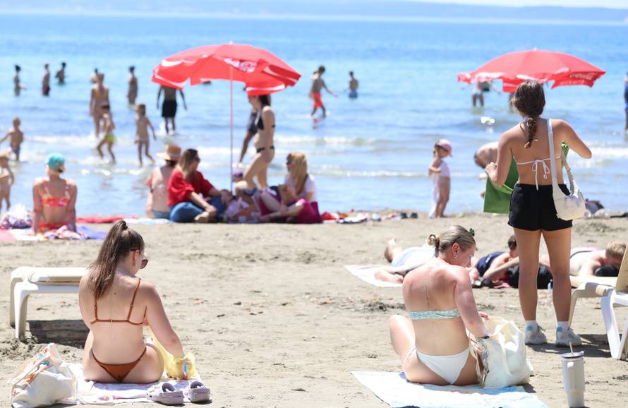 Splitske plaže pune su kupača 