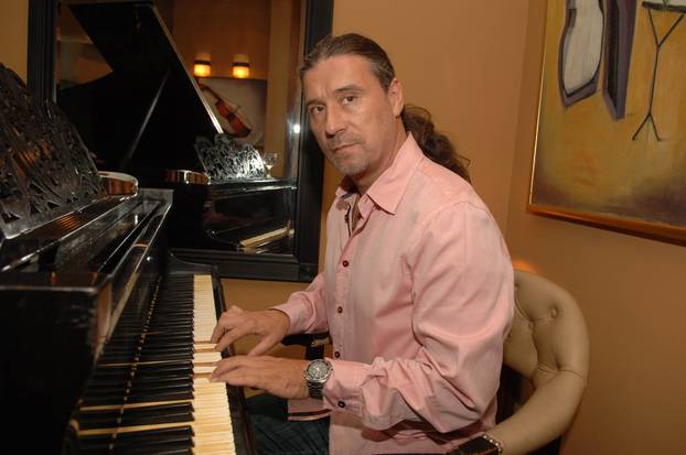 ARHIVA - Beograd: 02.04.1964. godine ro?en pjeva? Goran Karan