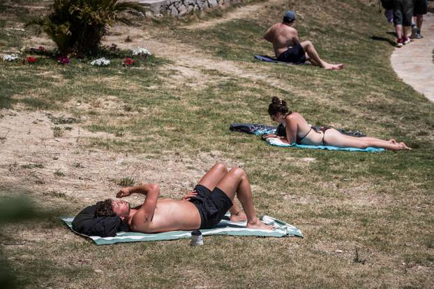 Gužva na splitskim Bačvicama