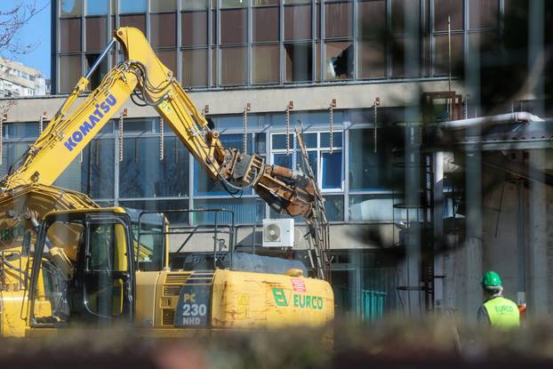 Zagreb: Bageri ruše popratni dio Vjesnikovog nebodera