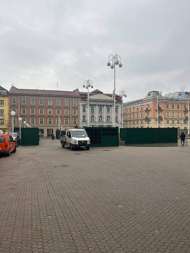 FOTO Ovo su adventske kućice na trgu, kako vam izgledaju?