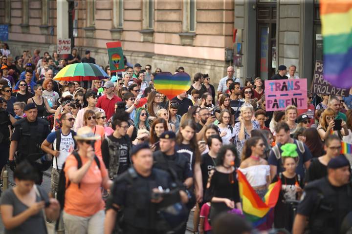 Nekoliko tisuća ljudi u Povorci ponosa: Želimo ljubav i slobodu | 24sata