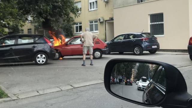 Planuo auto u Varaždinu, vozač je bespomoćno gledao požar...