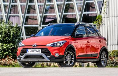 Ušminkani gradski Hyundai i20 Active odlično glumi da je SUV