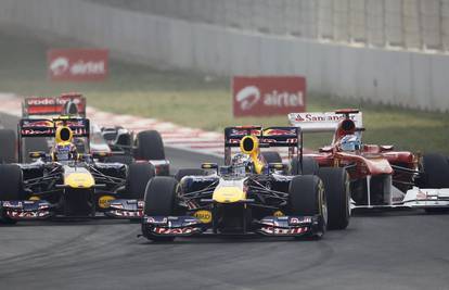 Red Bull završio pobjedom: Webber slavio ispred Vettela