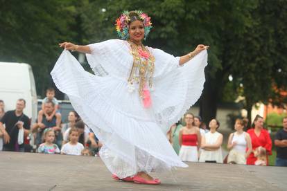 Skupine iz Slovačke i Paname zaplesale na Međunarodnom festivalu folklora u Karlovcu