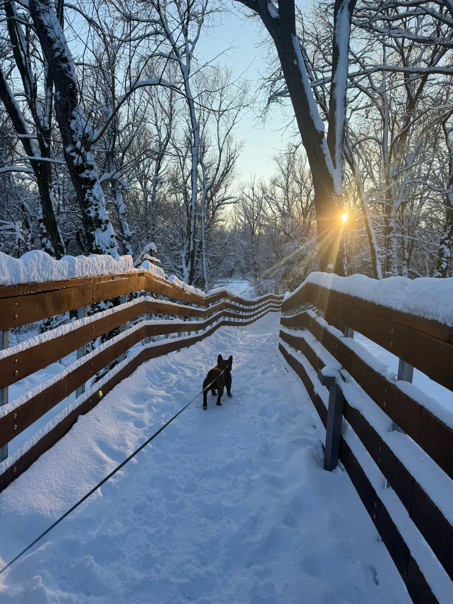Općinska komunalka sama 'izlopatala' snijeg sa staze: 'Nema nikakve drame u tome'