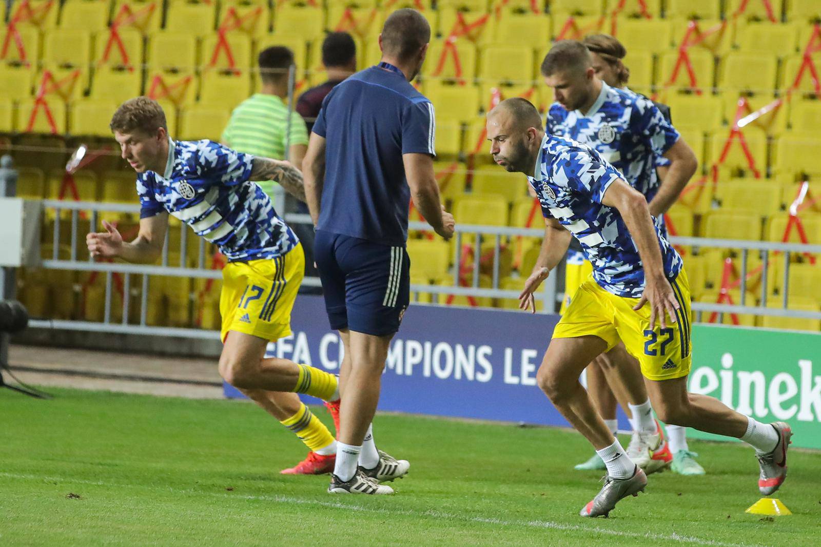 Zagrijavanje i atmosfera prije početka utakmice Play offa Lige prvaka između Sheriffa i Dinama