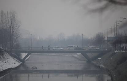Otrovni zrak nastavlja gušiti Sarajevo: Građani u opasnosti