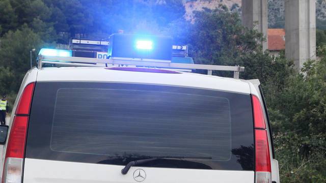 Dubrava: Osobni automobil sletio sa županijske ceste, voza?ica i troje djece u bolnici