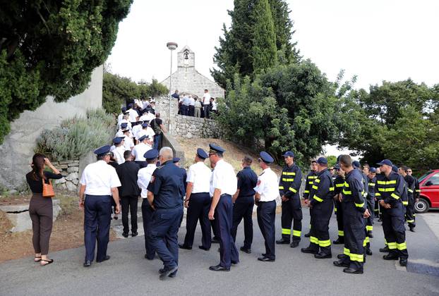 Orašac: Komemoracija za poginulog vatrogasca Gorana Komlenca