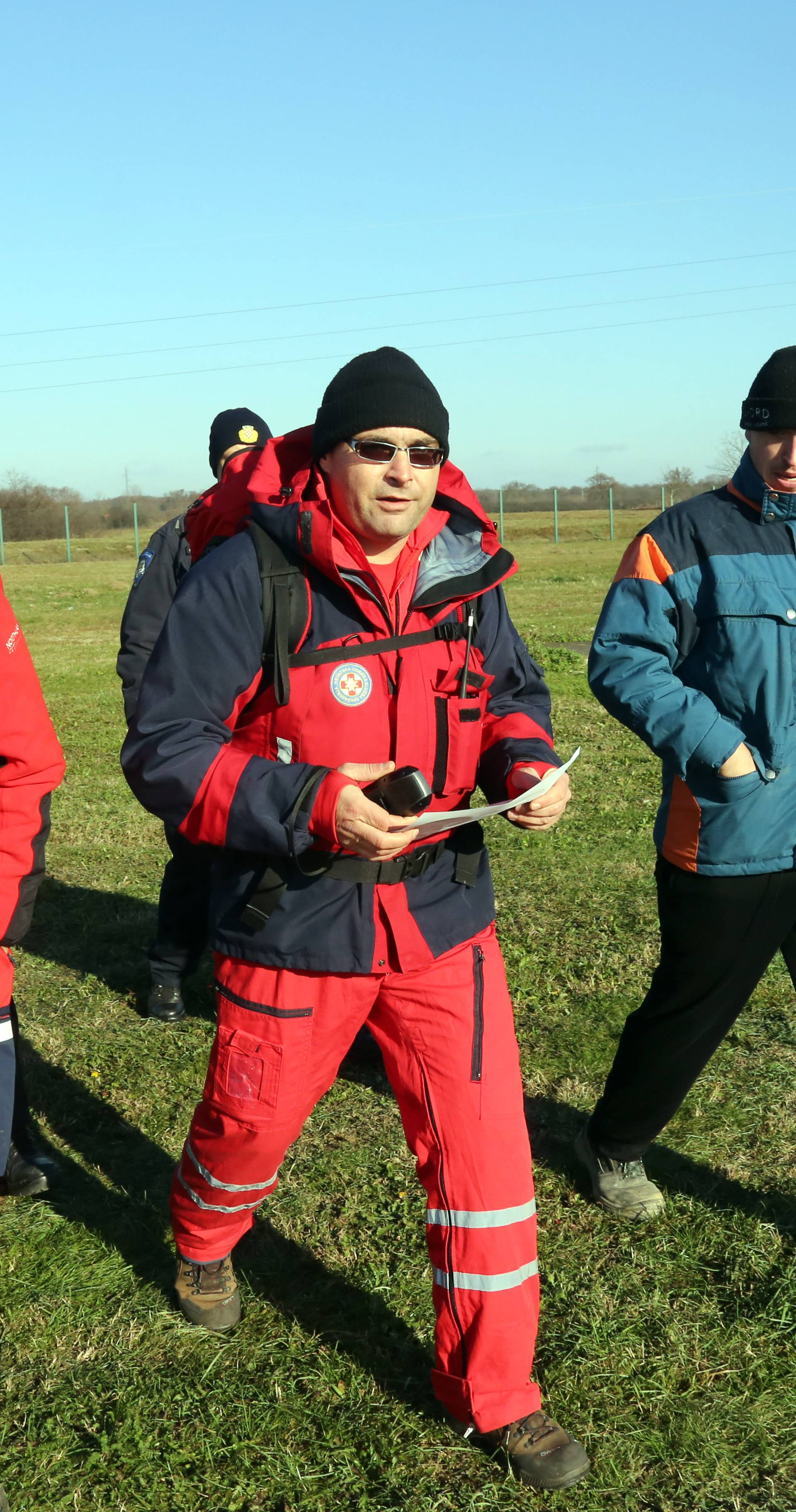 Obustavili potragu: U šumi su pronašli mrtvog učenika (15)