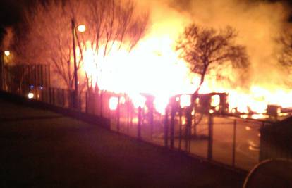 Veliki požar progutao barake: Izgorjeli su pas i dvije kornjače