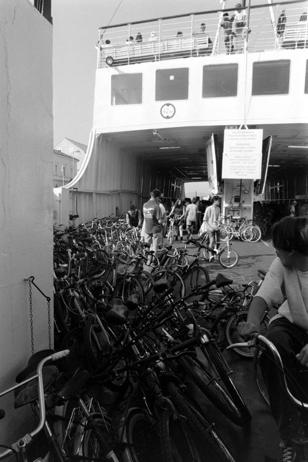 Zadar: Tradicionalna Picnic biciklijada Sabuša okupila velik broj biciklista, 20.6.1994.