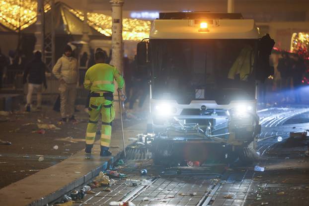 Zagreb: Nakon proslave Nove godine ostala je velika količina otpada