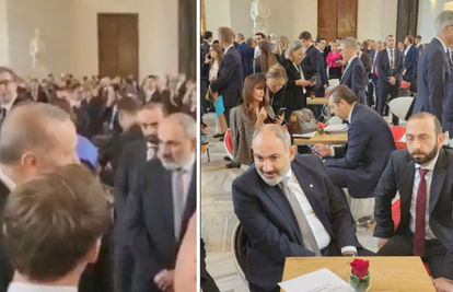 Snimka postala viralna: Svi srdačno razgovaraju, a Vučić usamljen, tipka po mobitelu...