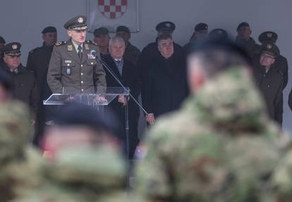 FOTO Emotivni odlazak: Obitelji ispratile hrvatske vojnike na Kosovo, došao je i Milanović