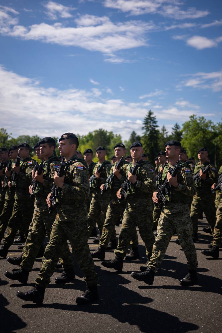 Velika Gorica: Uvježbavanje pješačkih postroja Hrvatske vojske za svečani vojni mimohod
