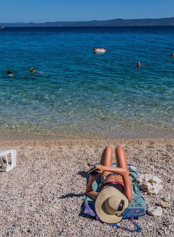 Bol: Ljetni ugođaj na plaži Martinica 