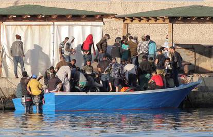 Oko 430 migranata stiglo do Lampeduse, u spasilačkoj zoni pronašli tijela dviju žena
