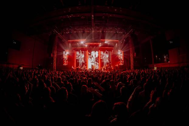 FOTO Severina u izazovnom izdanju oduševila obožavatelje na trosatnom spektaklu u Sisku